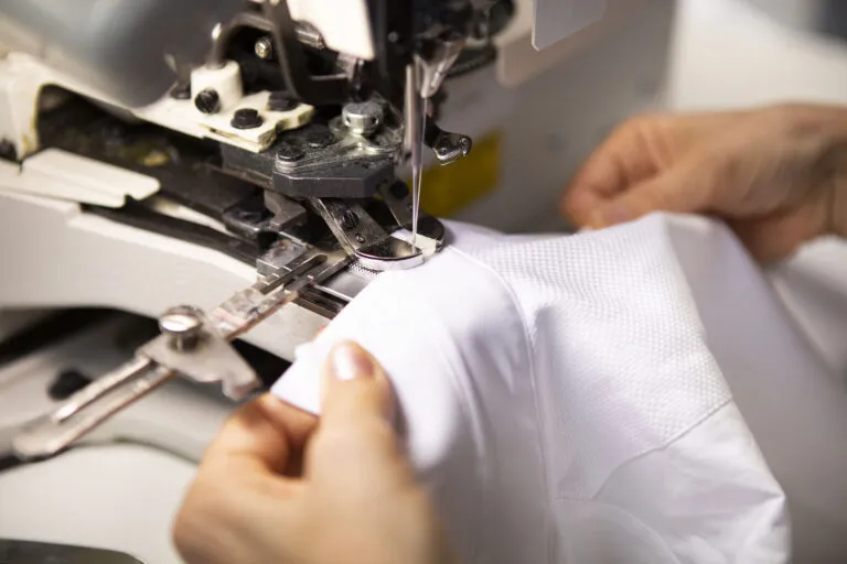 Fabricación de camisas de vestir para hombre en España
